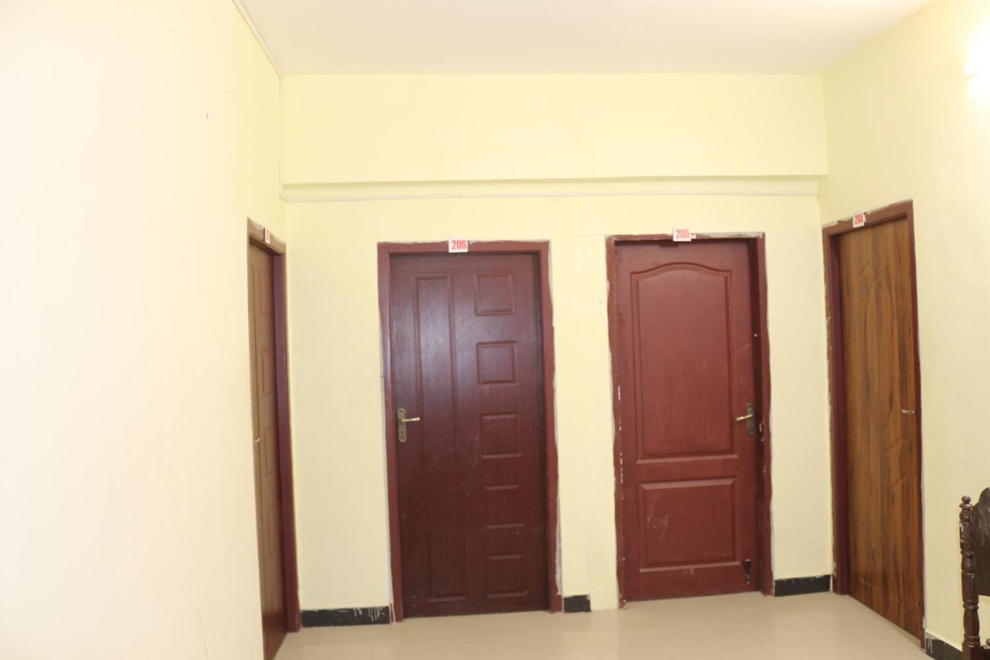 Renu Residency On The Way To Isha Yoga Centre- Adiyogi Near Maruthamalai Homestay *